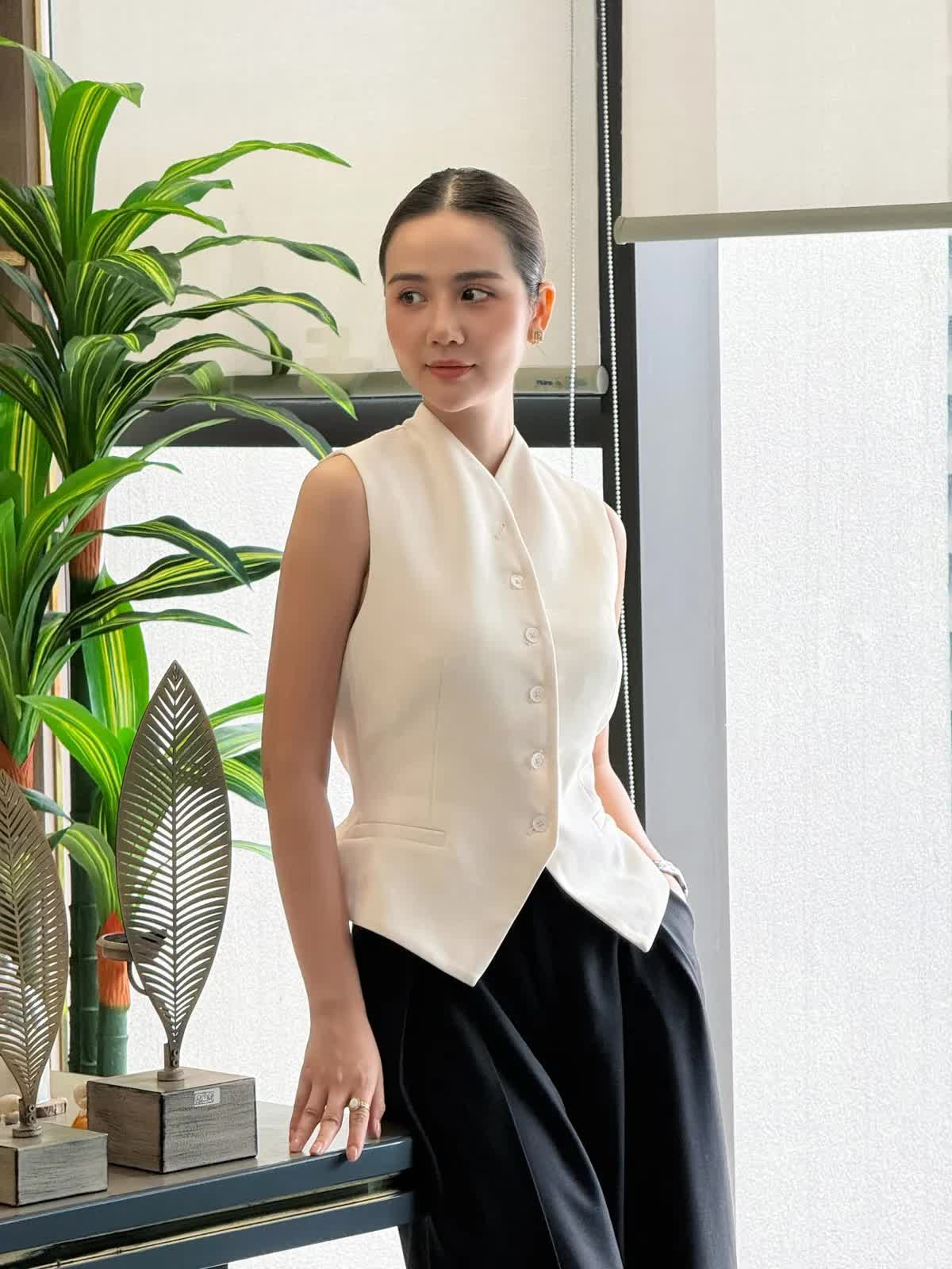 Mỹ nhân Vbiz: U40 làm mẹ đơn thân, sở hữu khối tài sản khủng, đang gây tranh cãi trong