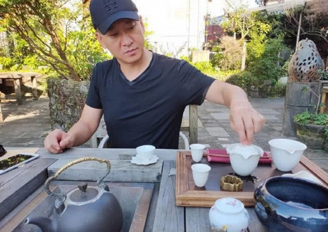 Nam diễn viên nổi tiếng bất ngờ muốn từ bỏ hết tài sản 350 tỷ đồng, tuổi 54 sống giản dị- Ảnh 11.