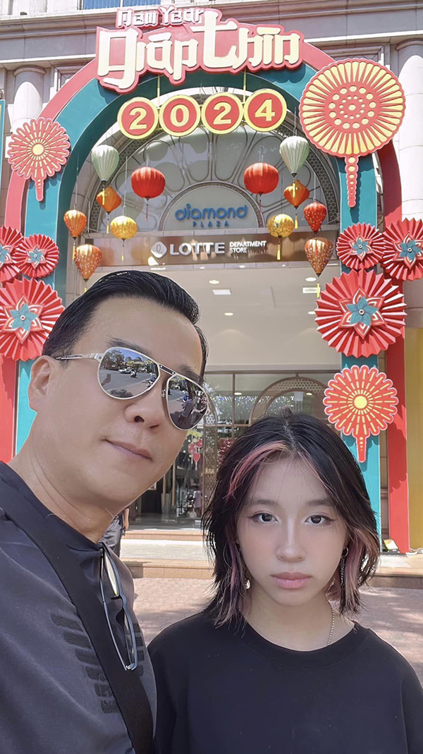 Thắng Ngô vào bếp nấu món ngon cho con gái Sau 2 cuộc hôn nhân thất bại - Ảnh 1.