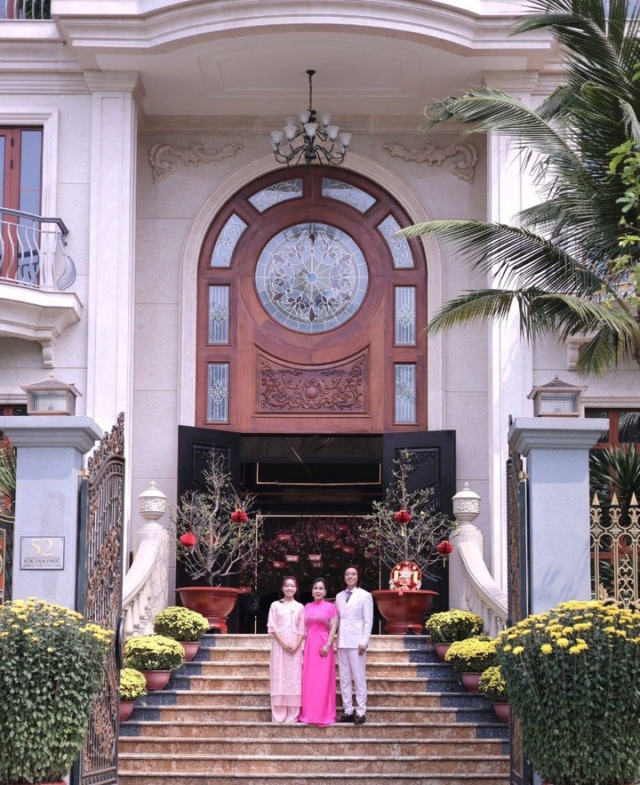 Danh hài từng ăn măng, cà chua sống qua ngày, giờ ở trong biệt thự 300 tỷ đồng - 3