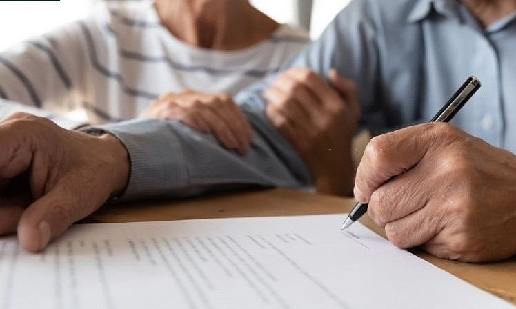 Dù có 2 con ruột, cha dượng vẫn di chúc lại toàn bộ tài sản cho tôi: Lý do khiến ai cũng lặng người - Ảnh 1.