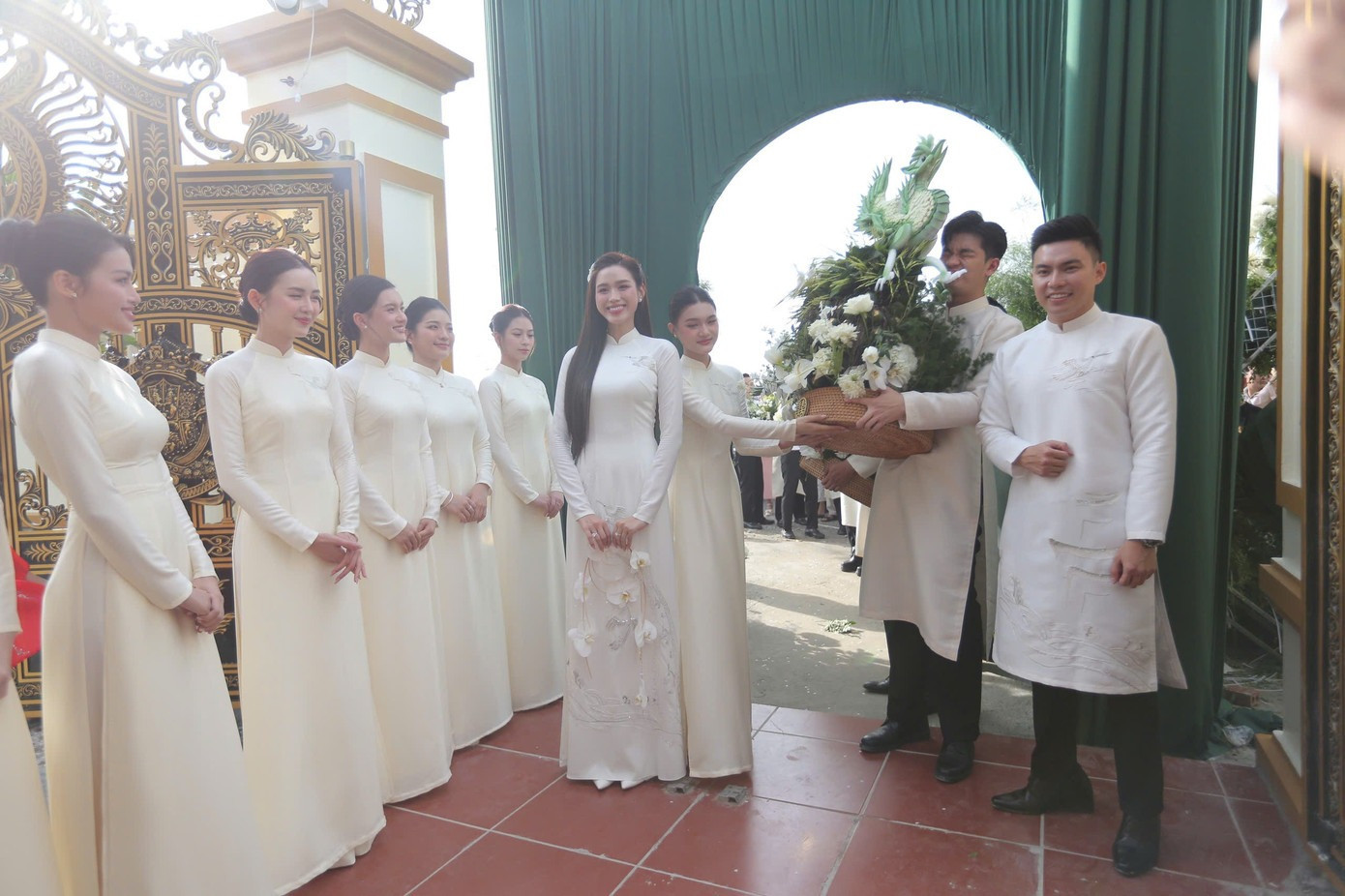 Hoa hậu Thanh Thủy ăn trọn điểm 10 tinh tế nhờ một việc tại đám hỏi Đỗ Thị Hà