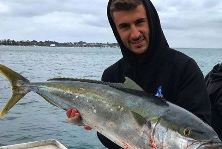 Mổ bụng cá, ngư dân sốc nặng khi phát hiện tiền mặt bên trong - Ảnh 3.