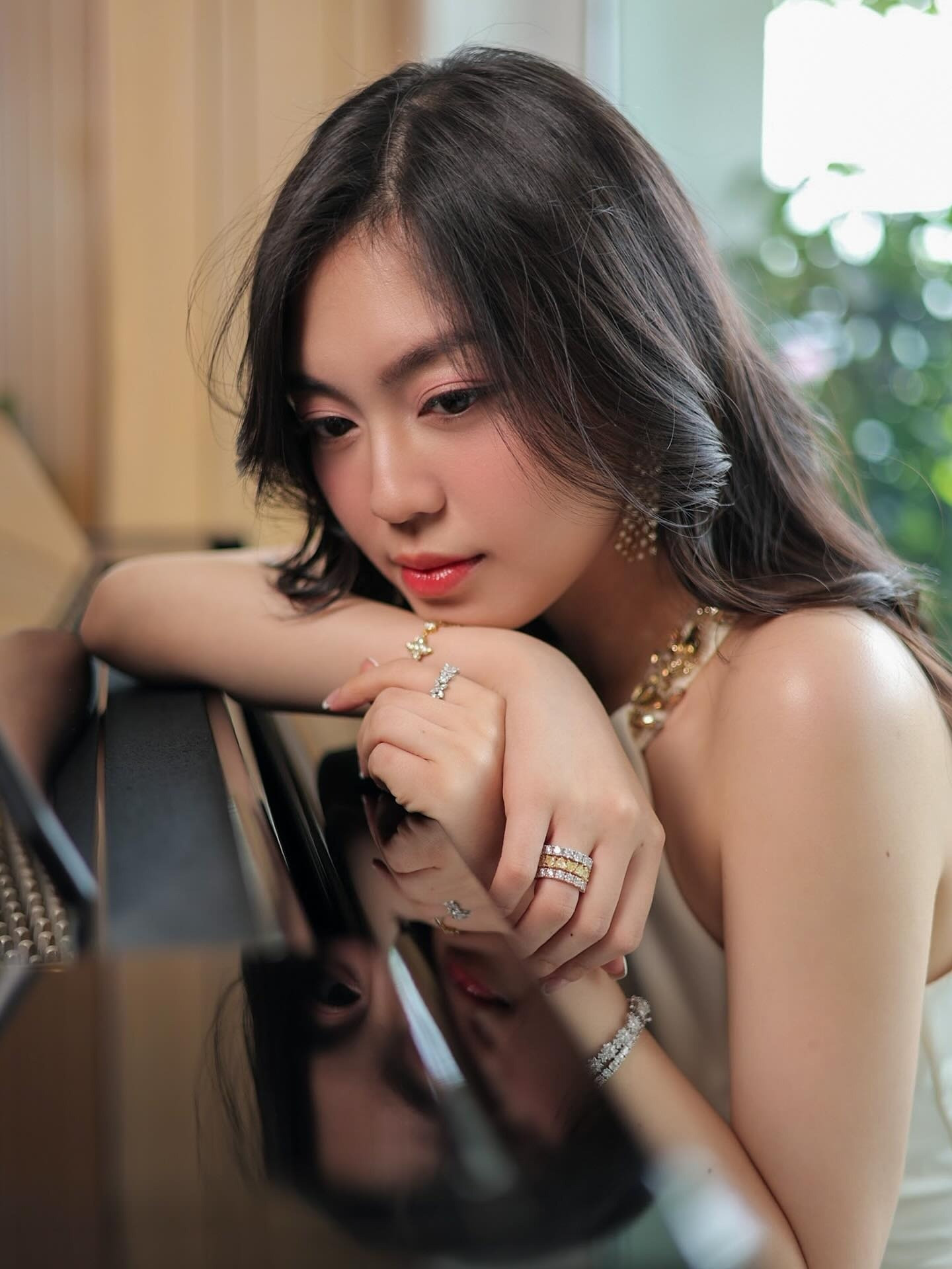 Choáng chiếc nhẫn kim cương siêu to tiểu thư nghìn tỷ đeo trong hôn lễ với em trai thiếu gia Phan Thành