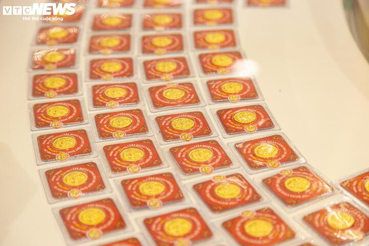 Đầu tư vàng theo tâm lý đám đông dễ khiến người dân bỏ lỡ những kênh đầu tư ổn định hơn. (Ảnh minh họa: Minh Đức)