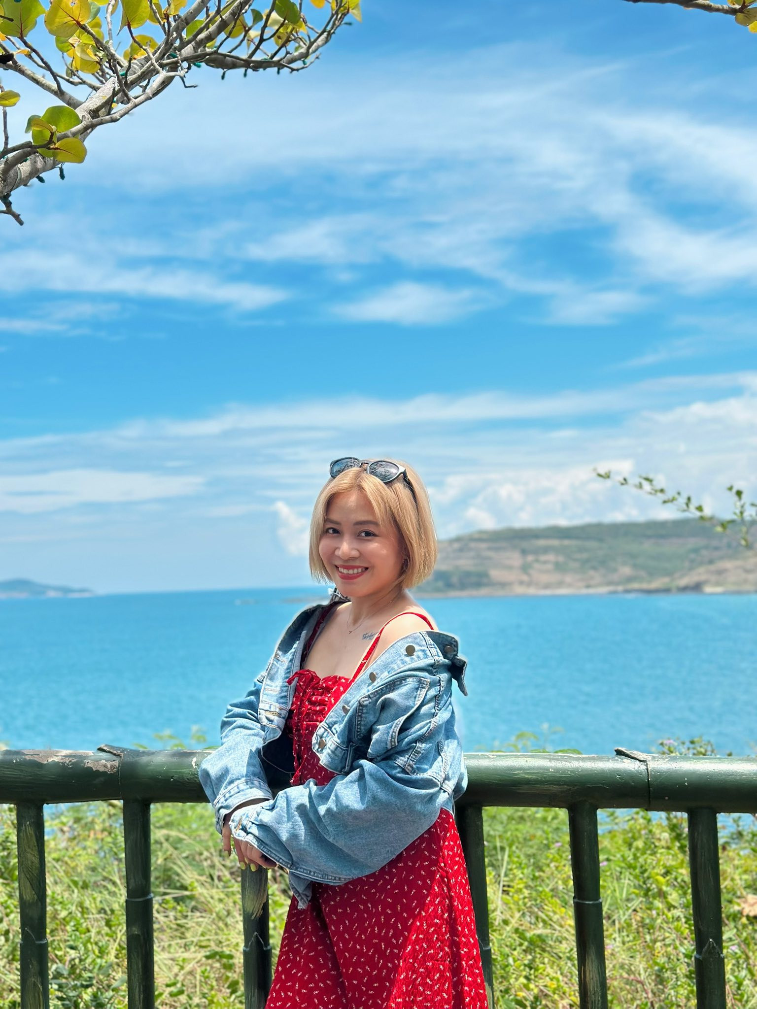 Diện đồ đời thường siêu đẹp như MC Hoàng Linh - Ảnh 3.