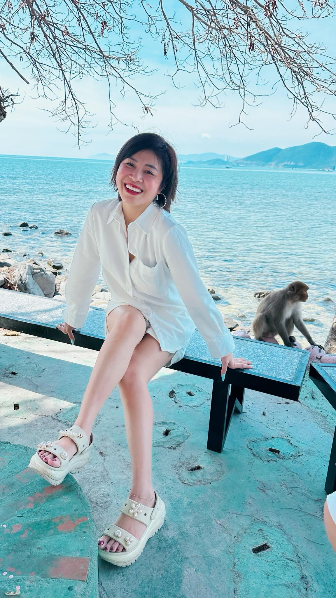 Diện đồ đời thường siêu đẹp như MC Hoàng Linh - Ảnh 5.