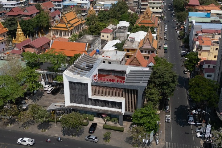 Huione là một mạng lưới gồm nhiều công ty liên kết. Trụ sở của một trong các công ty thành viên, Huione Pay, đặt tại Phnôm Pênh, Campuchia. (Ảnh: The New York Times)