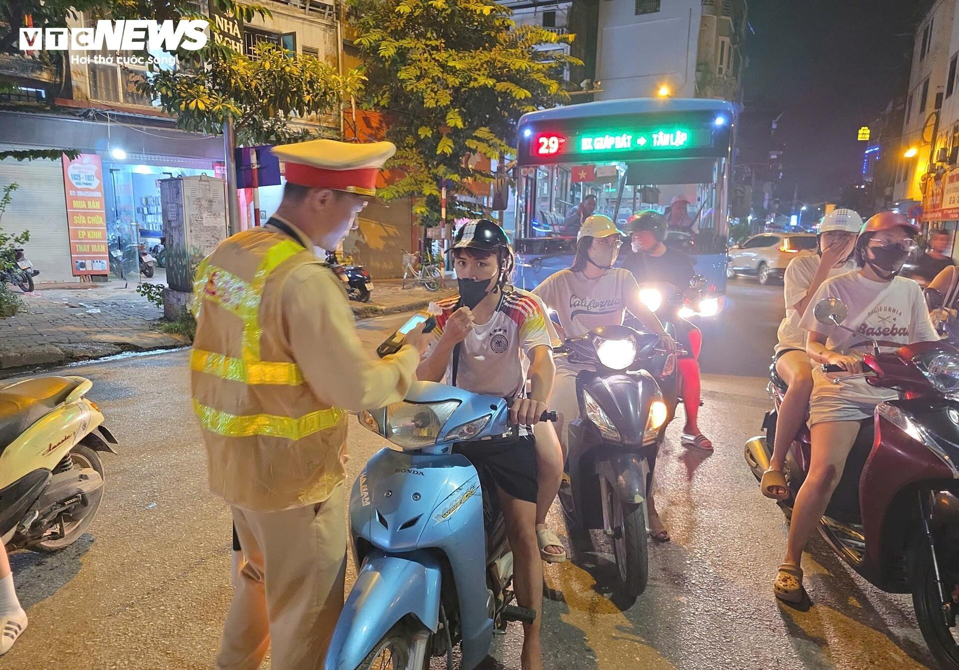 Tài xế đang điều trị xơ gan vẫn vi phạm nồng độ cồn vượt mức kịch khung - 6