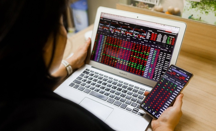 Theo các chuyên gia, nhà đầu tư chứng khoán không nên mua đuổi.