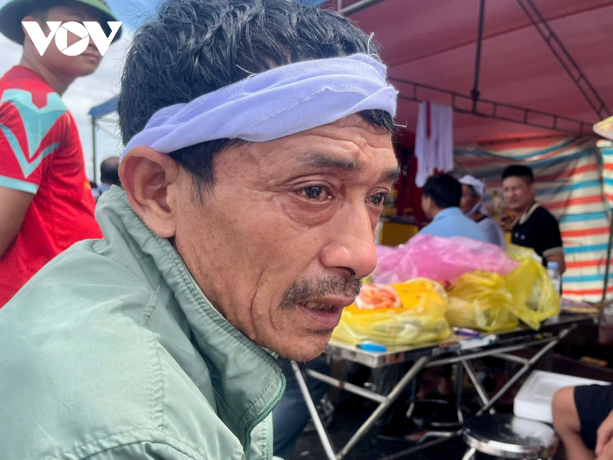 me oi, con oi hay ve di tieng khoc nghen giua vung lu nong cong hinh anh 3