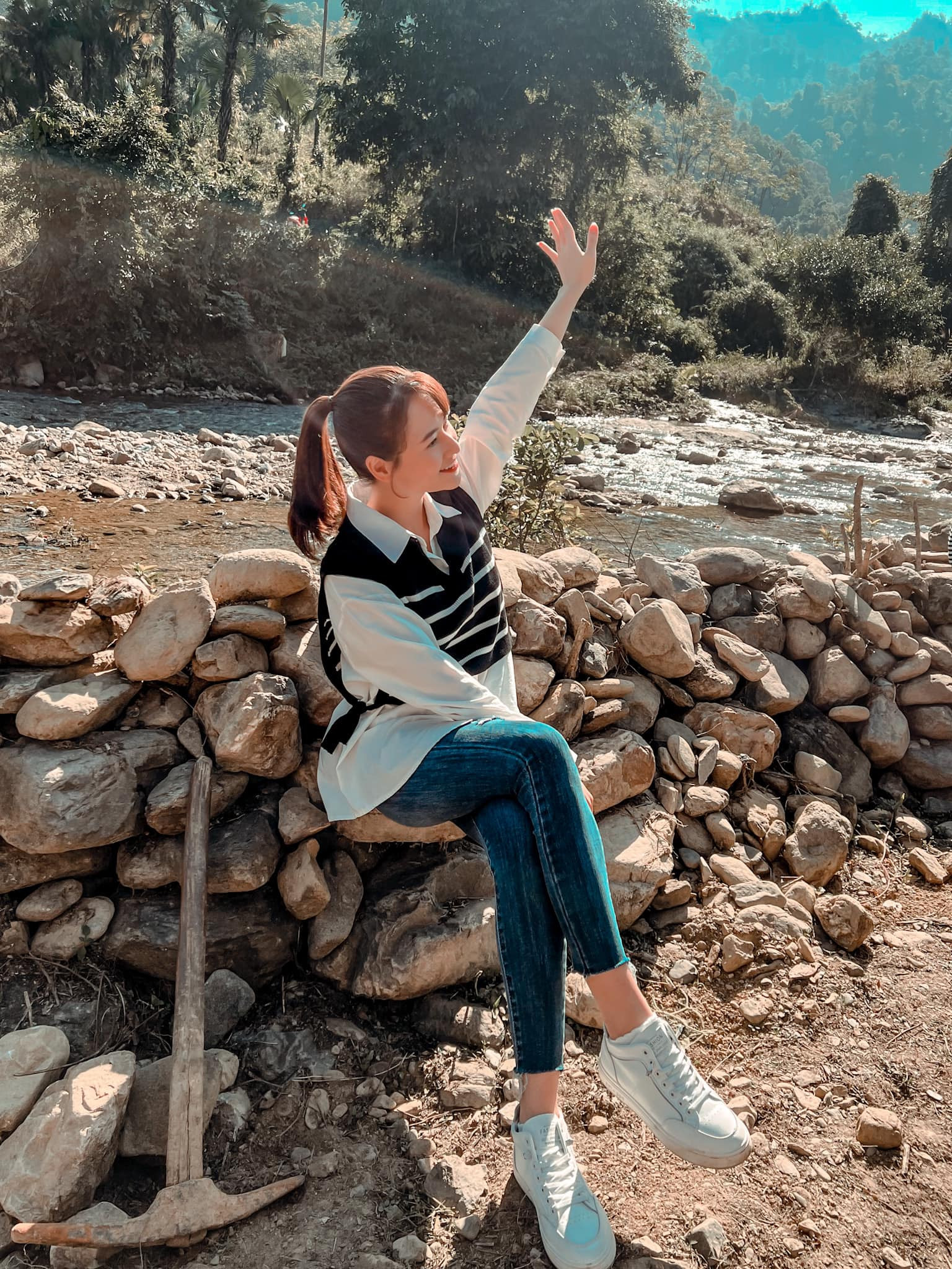 Mix đồ xuống phố mùa thu biến hoa như Việt Hoa 'gió ngang khoảng trời xanh' - Ảnh 6.