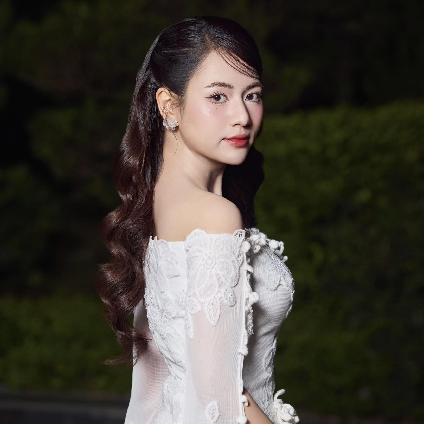 Mix đồ xuống phố mùa thu biến hoa như Việt Hoa 'gió ngang khoảng trời xanh' - Ảnh 8.