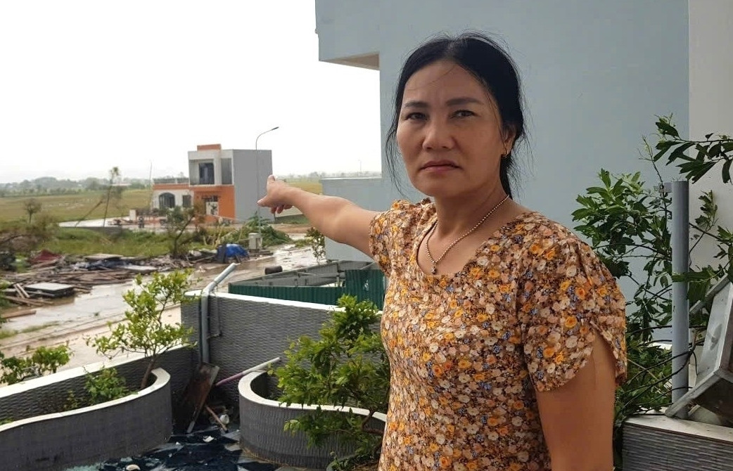 Nữ chủ xe ở Thanh Hóa sốc nặng khi ô tô 7 chỗ bị lốc bão số 10 cuốn bay 300m như đồ chơi