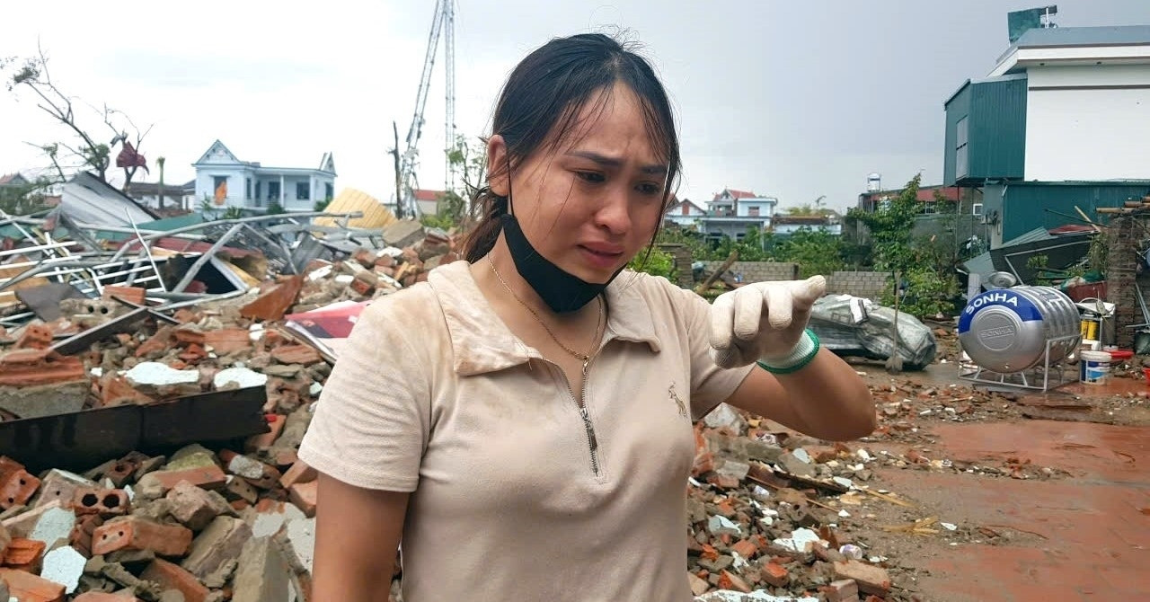 Sau tiếng gió rít, vợ chồng ở Thanh Hóa bị vùi trong căn nhà đổ sập