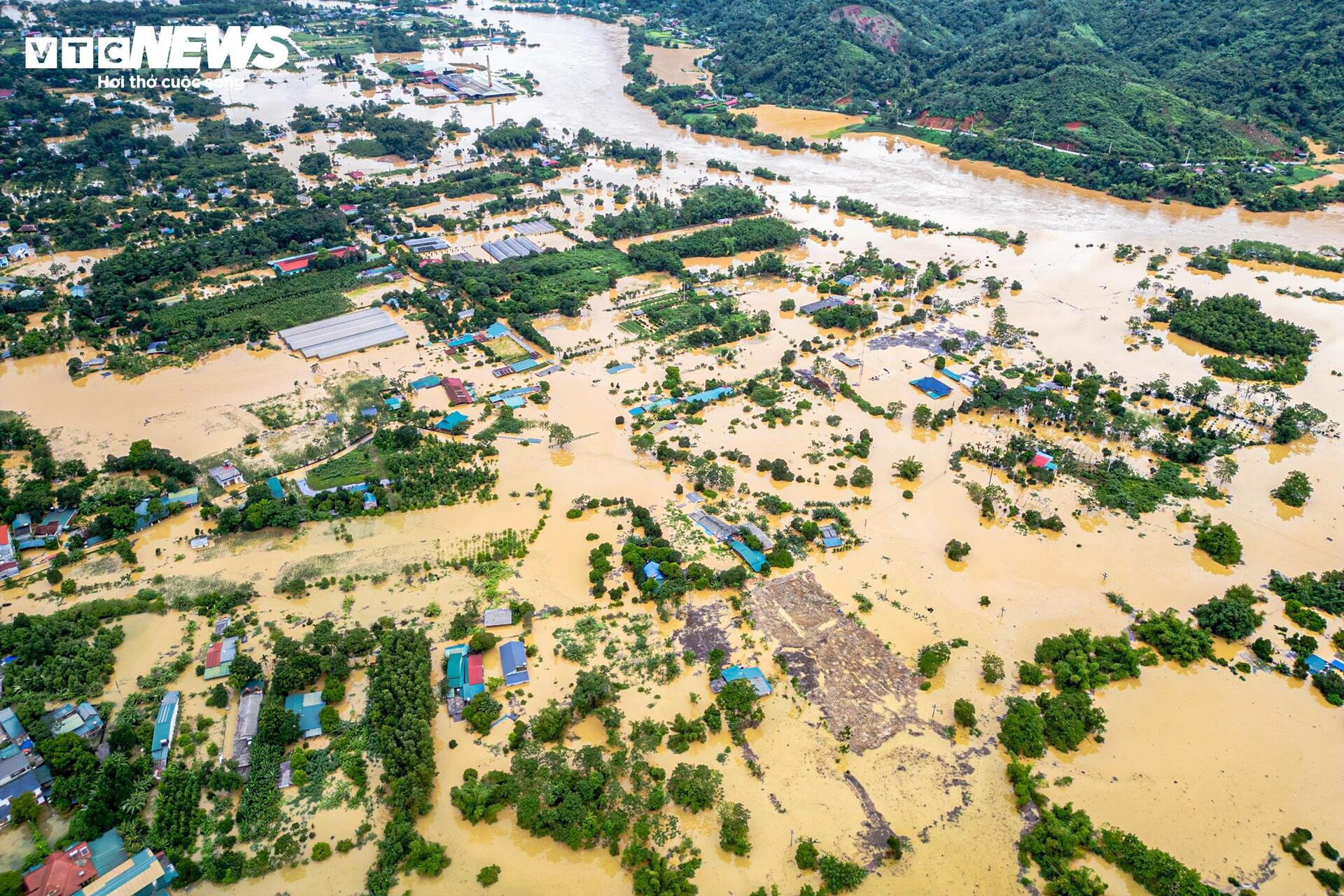 Tuyên Quang mênh mông nước lũ, nghìn ngôi nhà ngập đến tận nóc - 1