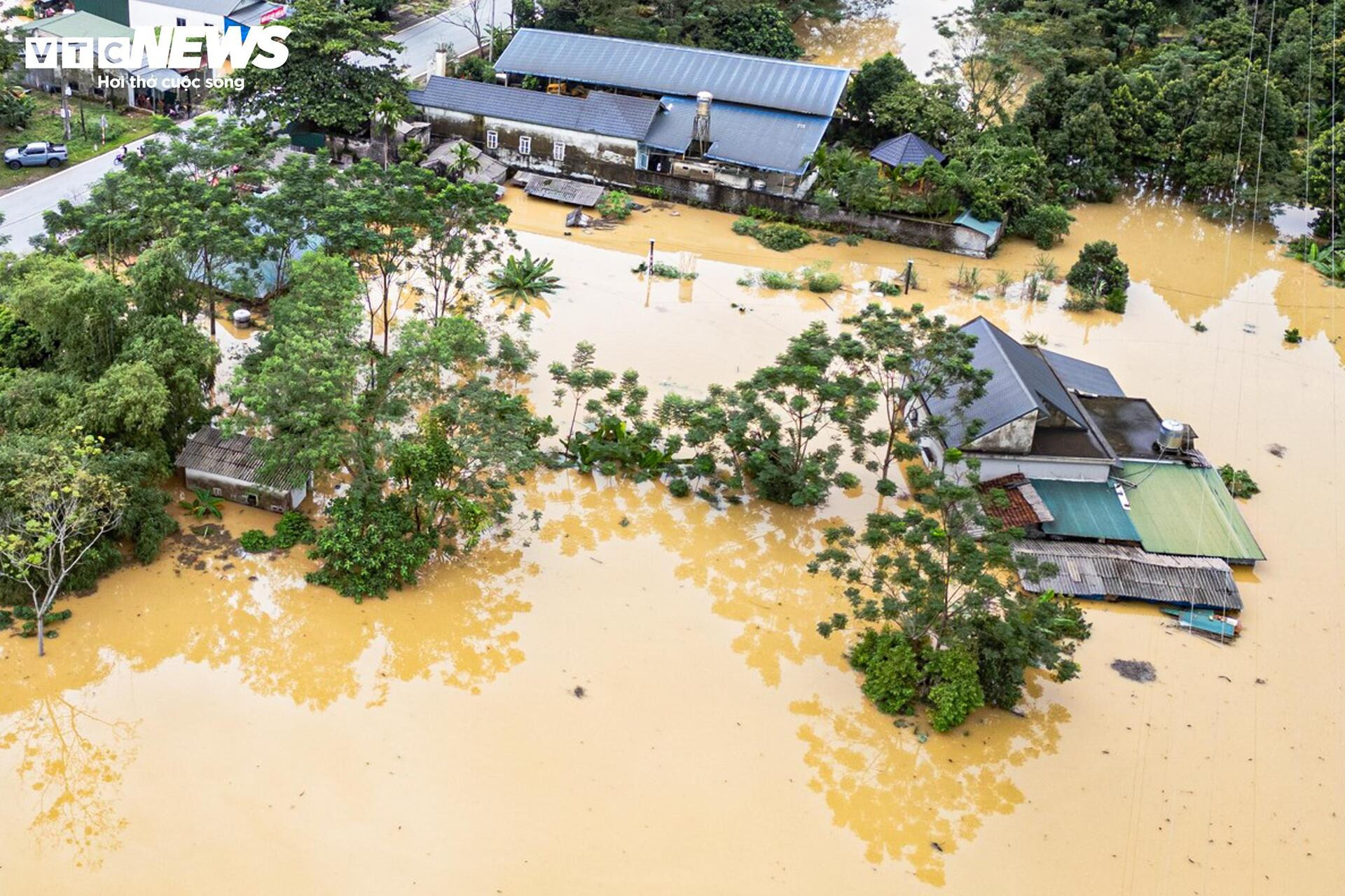 Tuyên Quang mênh mông nước lũ, nghìn ngôi nhà ngập đến tận nóc - 6