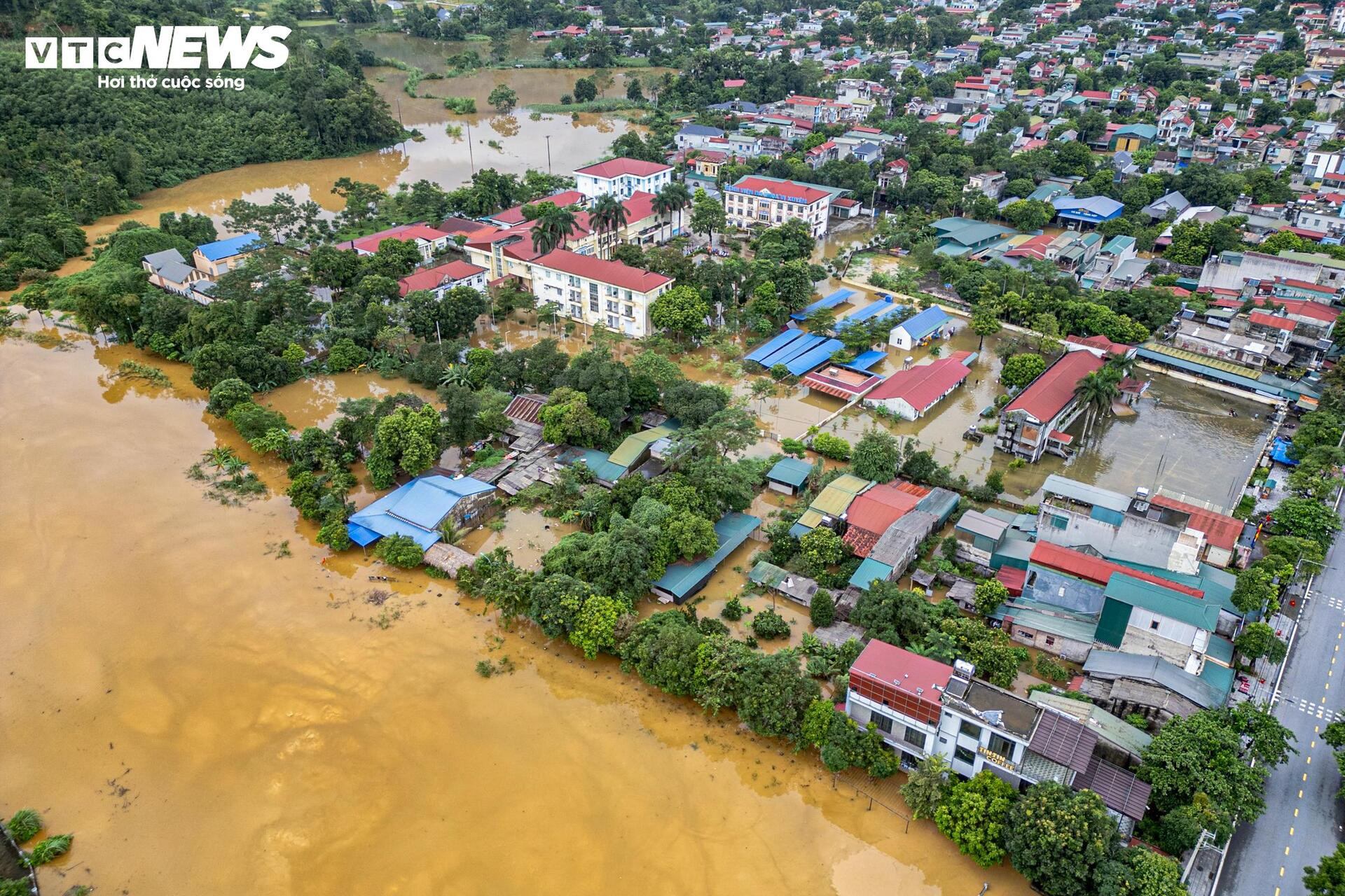Tuyên Quang mênh mông nước lũ, nghìn ngôi nhà ngập đến tận nóc - 9