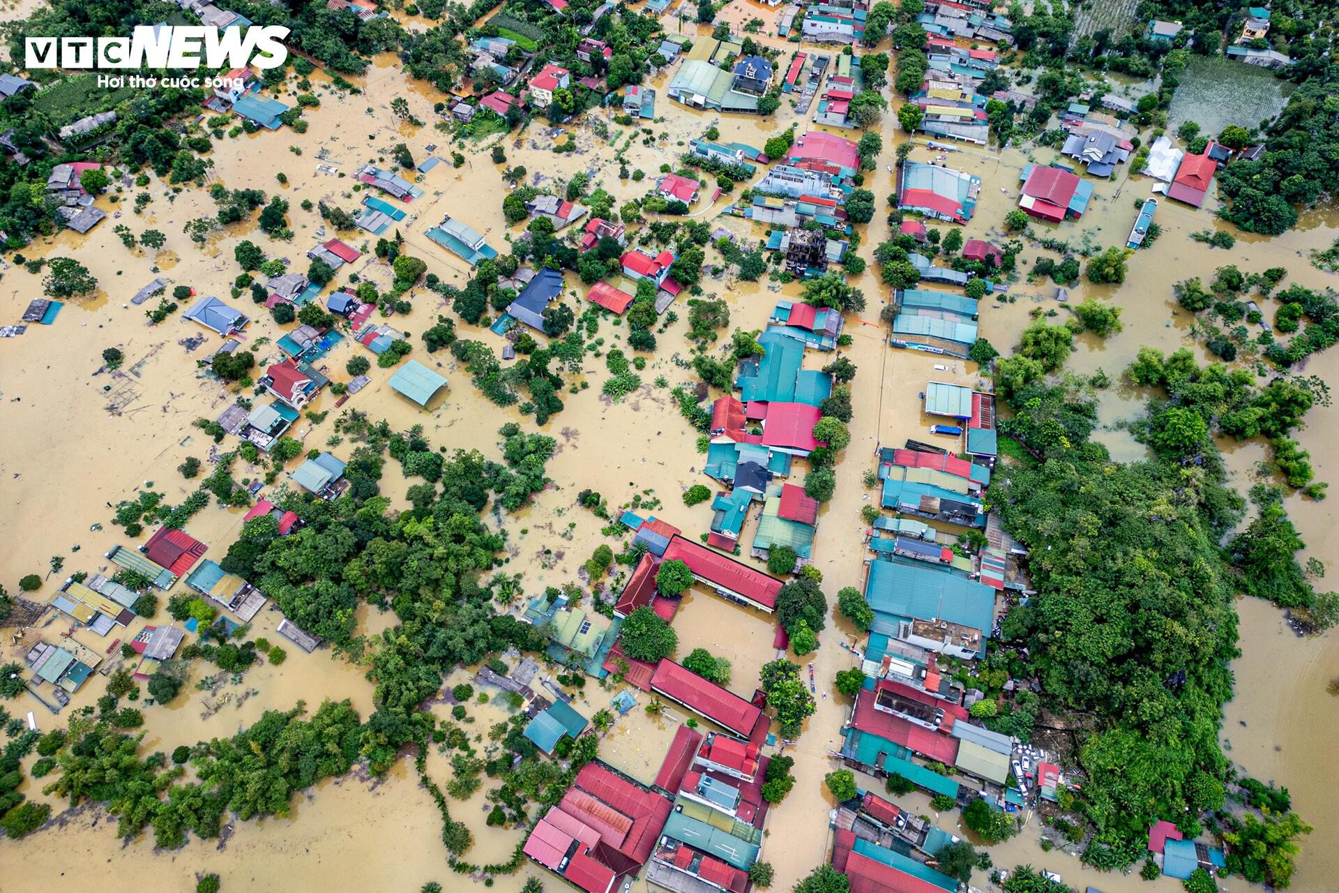 Tuyên Quang mênh mông nước lũ, nghìn ngôi nhà ngập đến tận nóc - 4