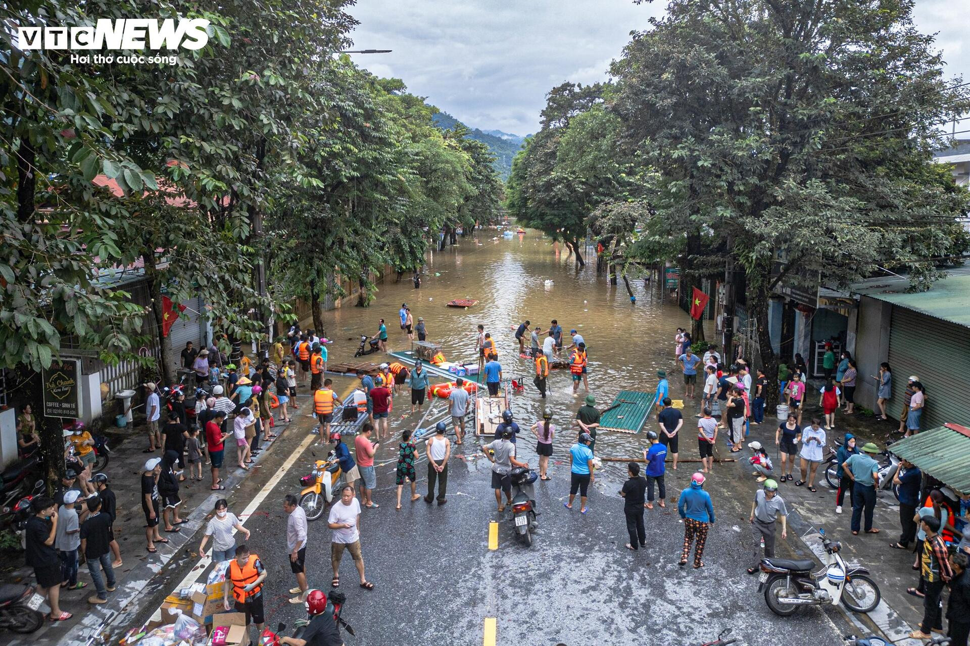 Tuyên Quang mênh mông nước lũ, nghìn ngôi nhà ngập đến tận nóc - 5