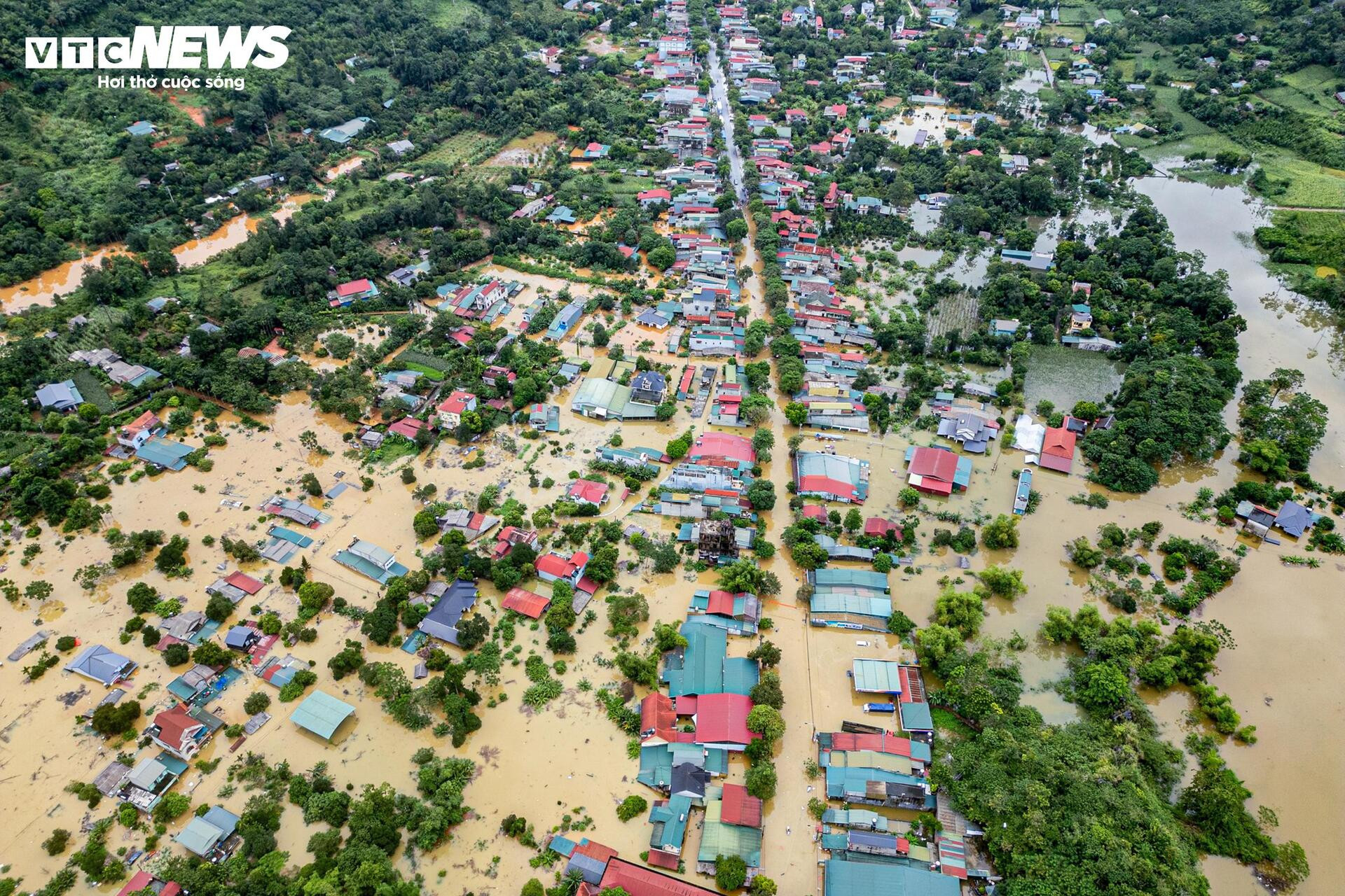 Tuyên Quang mênh mông nước lũ, nghìn ngôi nhà ngập đến tận nóc - 11
