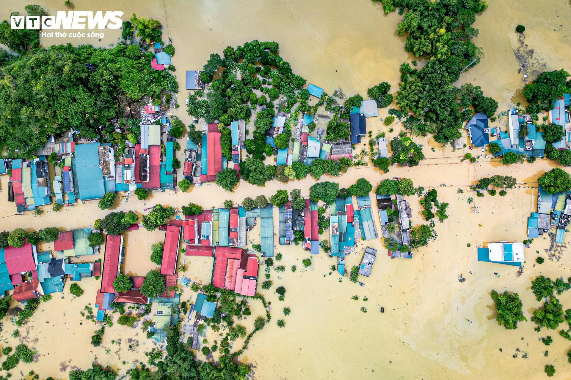 Tuyên Quang mênh mông nước lũ, nghìn ngôi nhà ngập đến tận nóc - 3