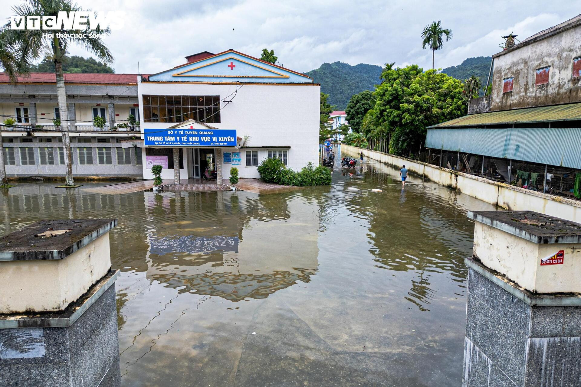 Tuyên Quang mênh mông nước lũ, nghìn ngôi nhà ngập đến tận nóc - 8