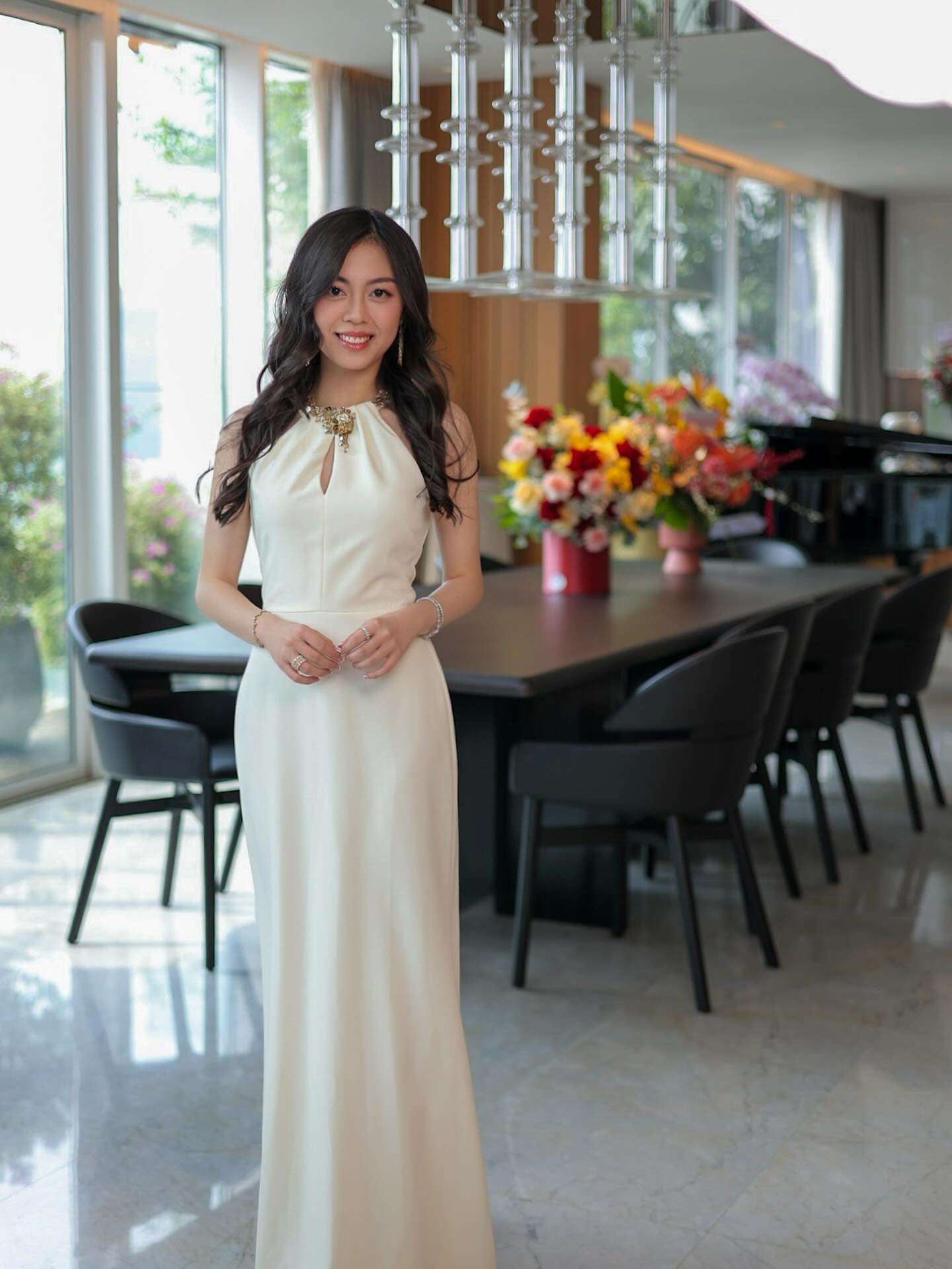 Mới đây thông tin thiếu gia Phan Hoàng em trai Phan Thành kết hôn đã nhận về chú ý lớn bởi cô dâu chú rể đều là con nhà gia thế   Theo đó nhà trai là con trai đại gia Phan Quang Chất  người sở hữu chuỗi bất động sản trung tâm thương mại nức tiếng tại Sài Gòn thì nhà gái là ái nữ tập đoàn nổi tiếng Cả hai cùng là du học sinh Mỹ và hiện đang sinh sống tại TP HCM