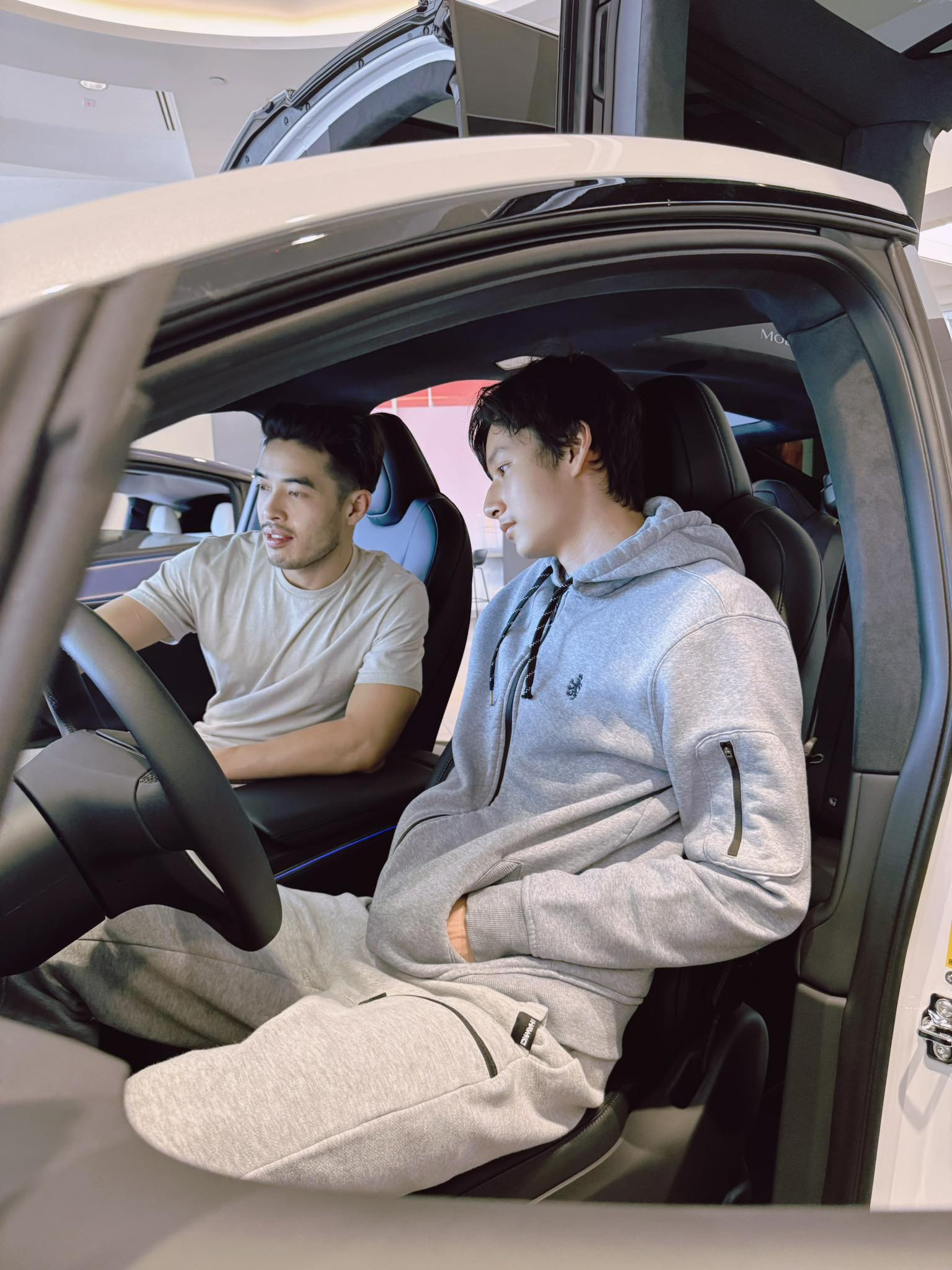 Con trai Jennifer Phạm được mẹ tặng ô tô để đi học - Ảnh 5.