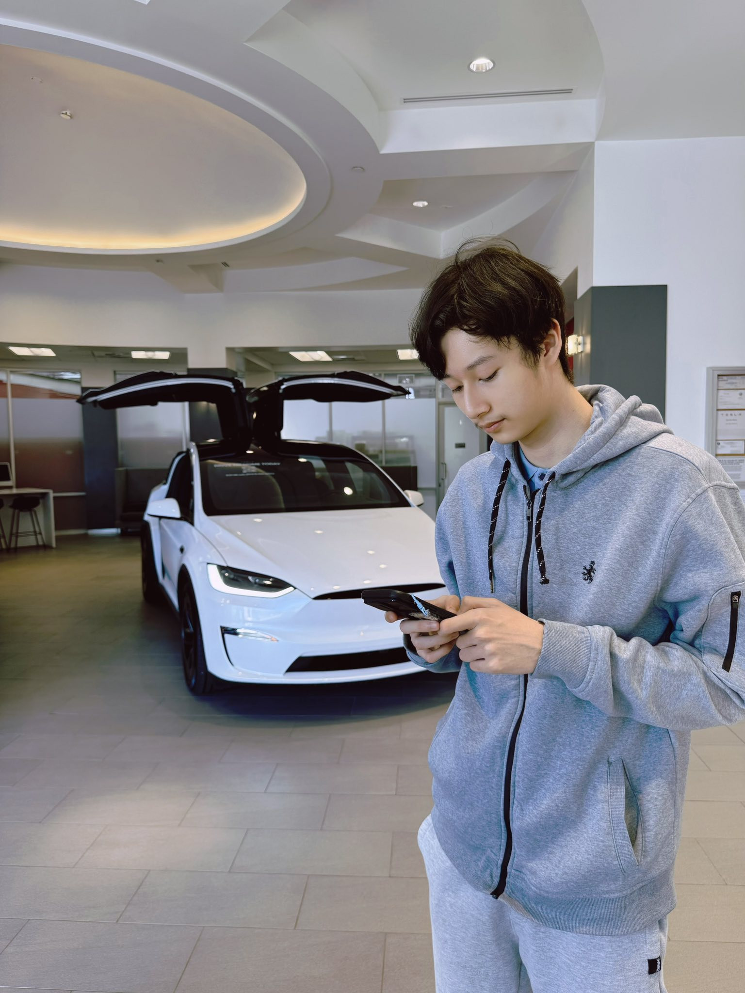 Con trai Jennifer Phạm được mẹ tặng ô tô để đi học - Ảnh 3.