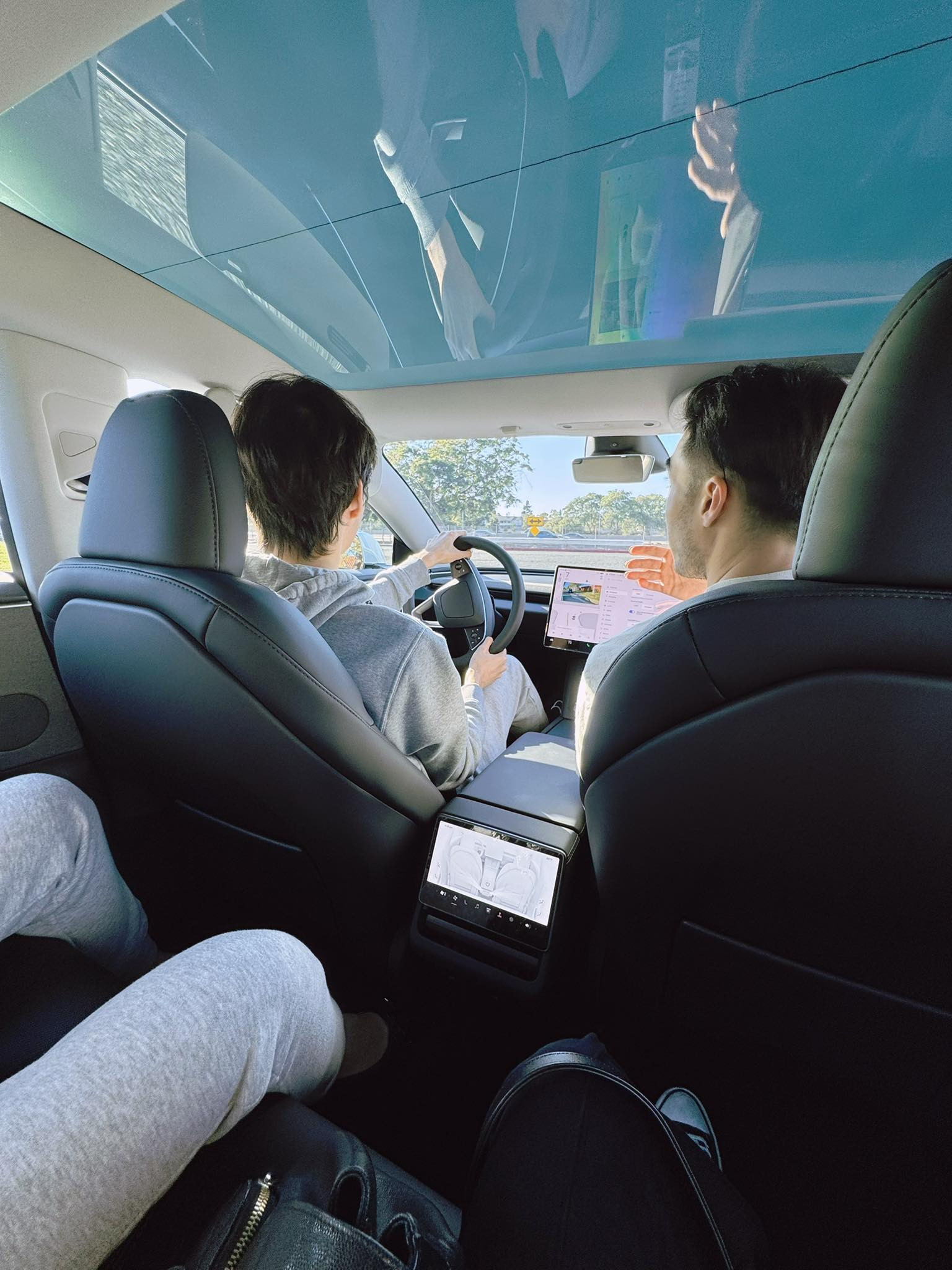 Con trai Jennifer Phạm được mẹ tặng ô tô để đi học - Ảnh 6.