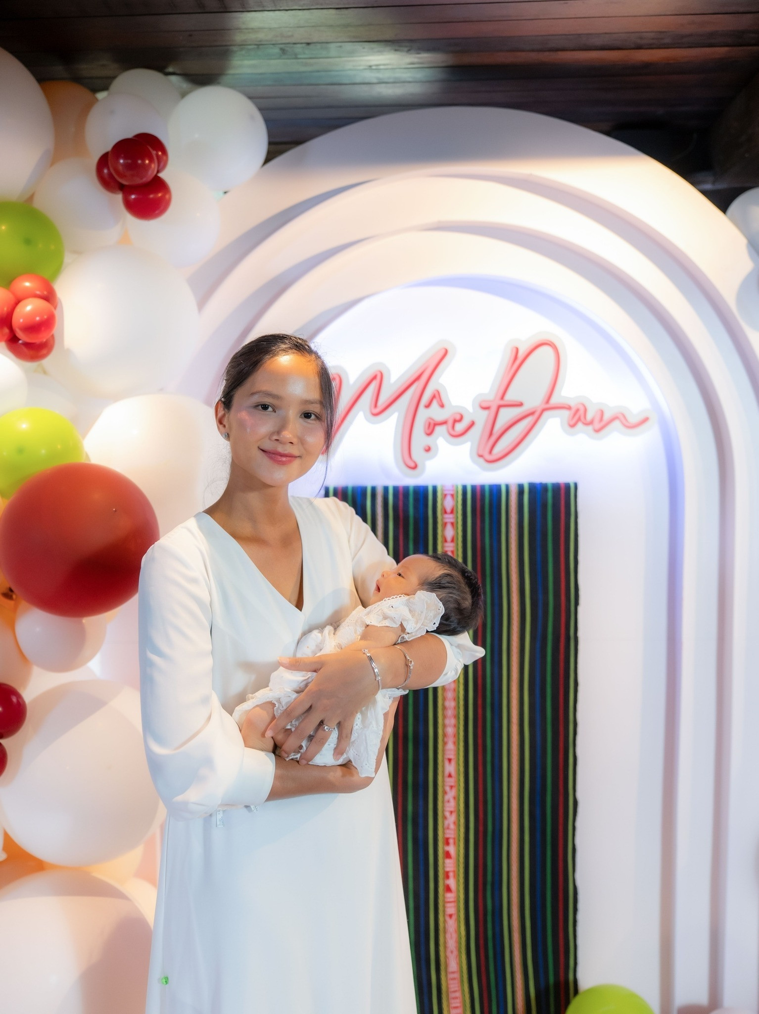 HHen Niê tiết lộ tên thật của ái nữ con gái theo họ mẹ