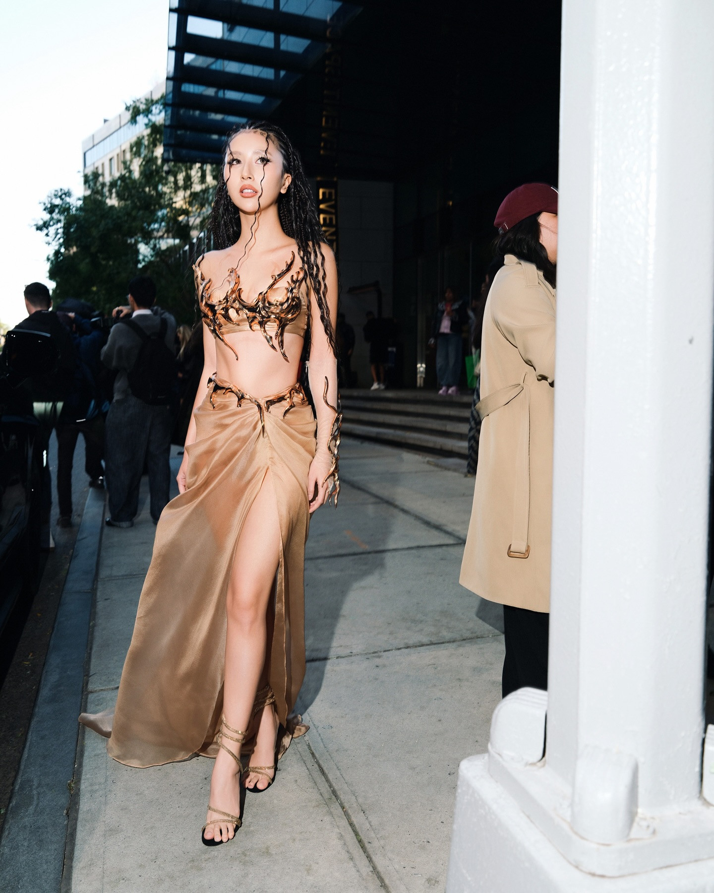 Quỳnh Anh Shyn tỏa sáng với gu thời trang độc đáo tại Victoria ' s Secret Fashion Show 2025 - Ảnh 2.