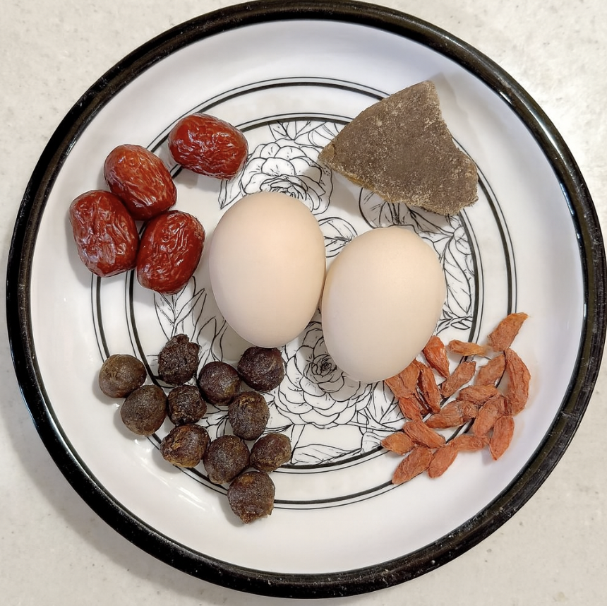 Uống 1 bát là da dẻ hồng hào, sáng khỏe: Công thức dưỡng khí huyết cực rẻ cho chị em- Ảnh 1.