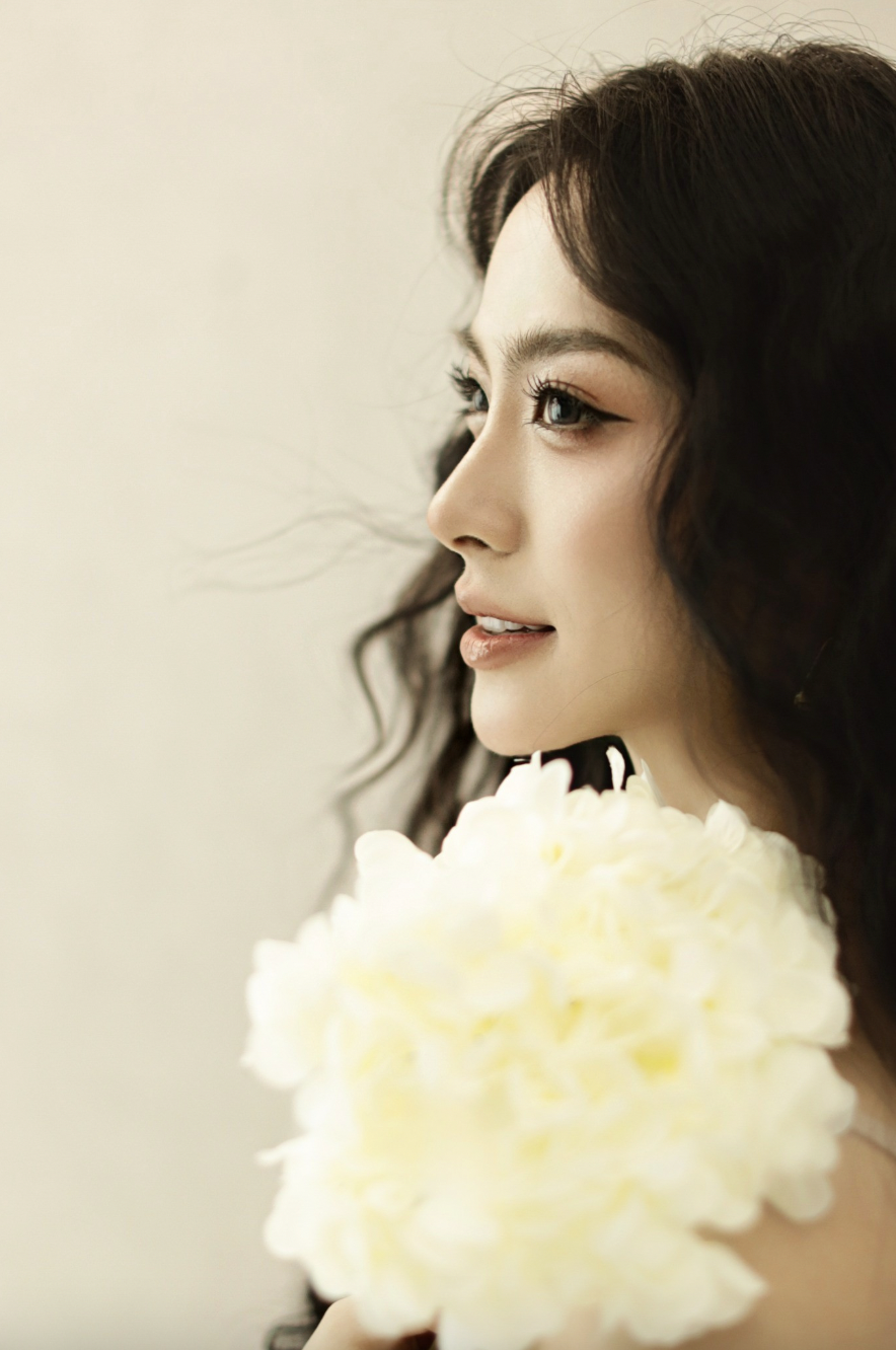 Á hậu quê Hải Phòng cuốn hút hơn sau 3 tháng đăng quang - Ảnh 3.