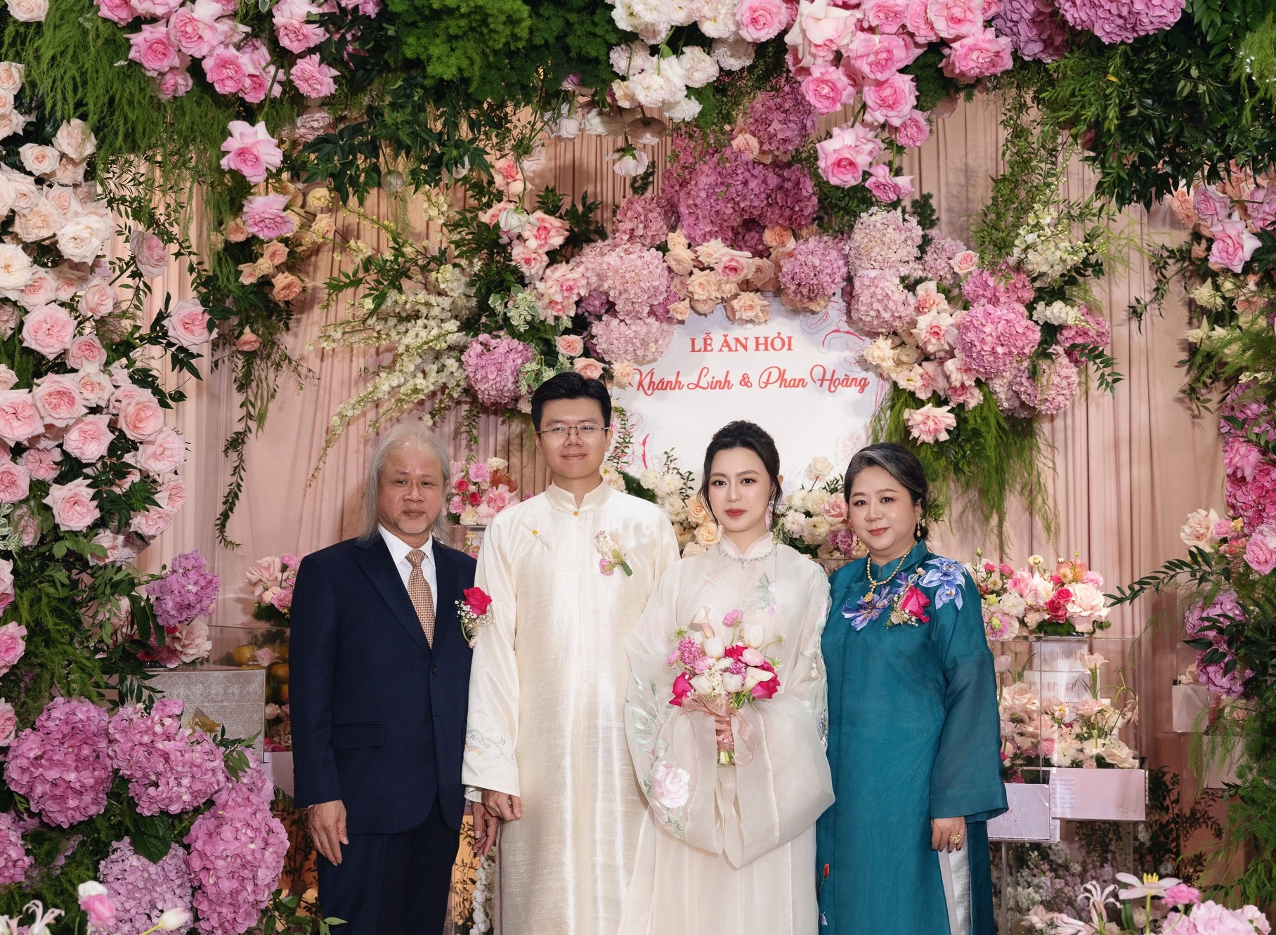 Ảnh hiếm về đại gia bất động sản Phan Quang Chất trong đám hỏi con trai Phan Hoàng