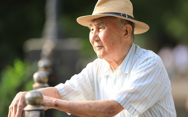 Bố chồng mất, con dâu đi rút 3 triệu tiền thừa kế: Câu nói của nhân viên ngân hàng khiến chị ngã quỵ - Ảnh 1.