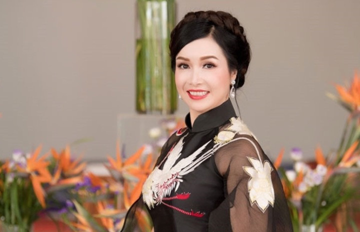 Sau 37 năm đăng quang, Bùi Bích Phương vẫn giữ được nhan sắc trẻ đẹp.
