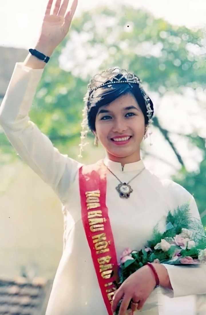 Bùi Bích Phương đăng quang Hoa hậu Việt Nam 1988.