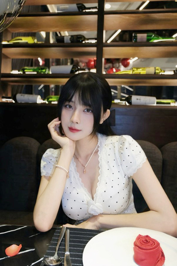 Hậu vệ Vũ Văn Thanh: Tặng bạn gái món quà vừa đắt đỏ, vừa ngọt ngào! - Ảnh 4.