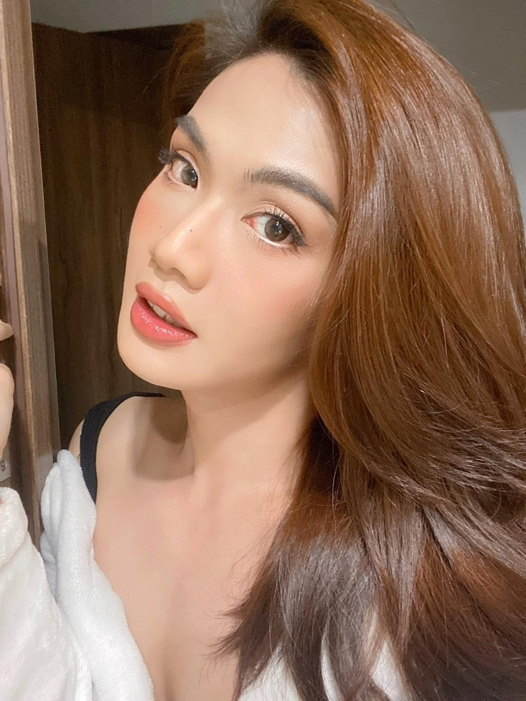 Giật mình mặt mộc cam thường của Luna Đào sau khi tẩy trang