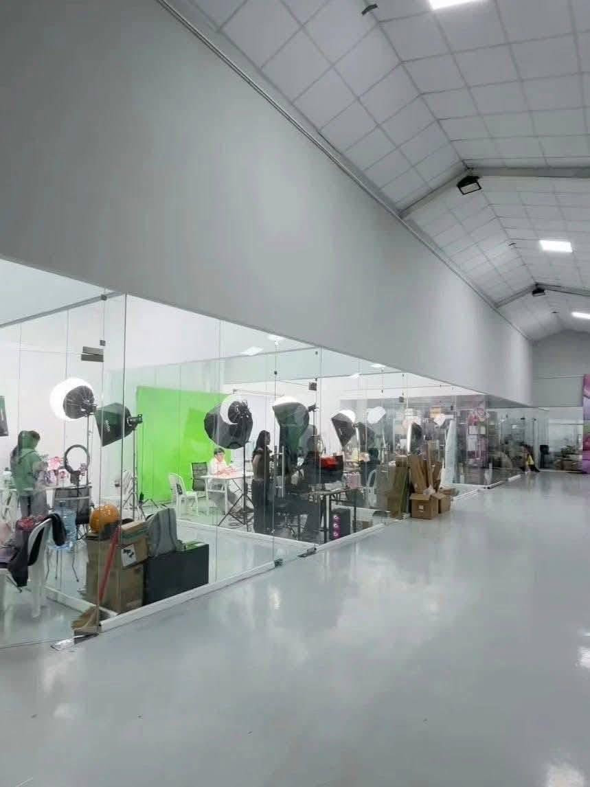 Phạm Thoại phải bán tháo tài sản vì làm ăn thua lỗ diện mạo gầy rộc ai cũng sốc