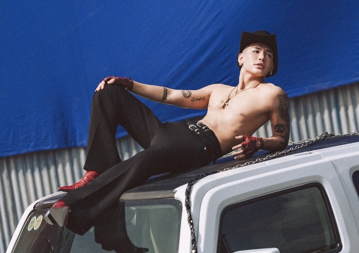 'Rapper quyến rũ nhất Anh trai say hi' sau 1 năm bước ra từ chương trình - Ảnh 1.