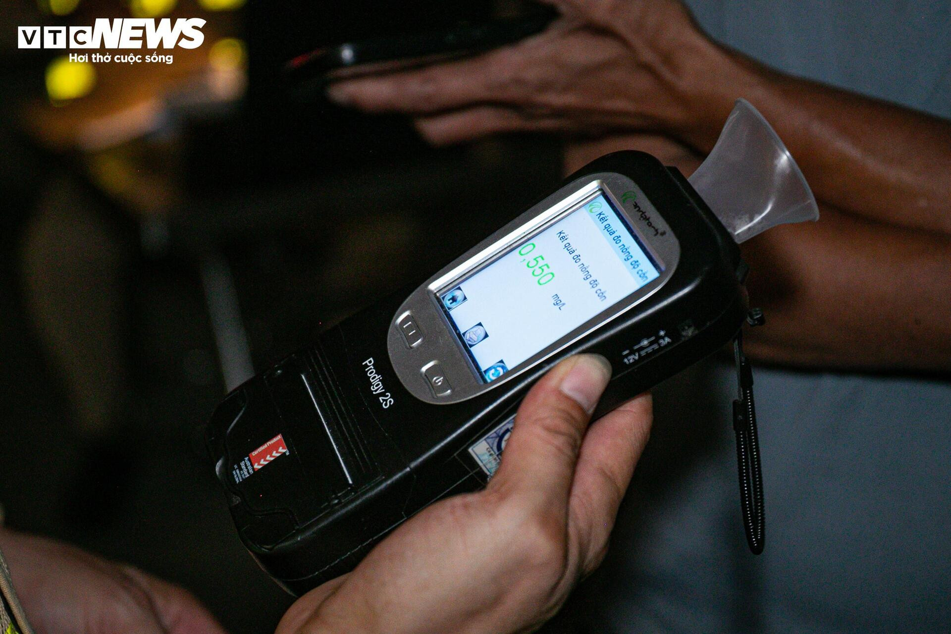 Tài xế vi phạm nồng độ cồn giả vờ mất trí, liên tục nói 'tôi không nhớ gì cả' - 9