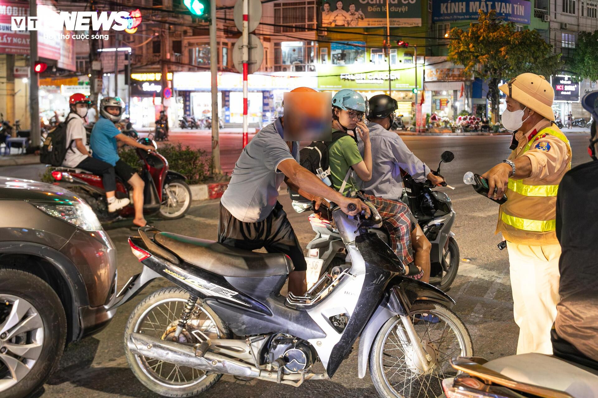 Tài xế vi phạm nồng độ cồn giả vờ mất trí, liên tục nói 'tôi không nhớ gì cả' - 6