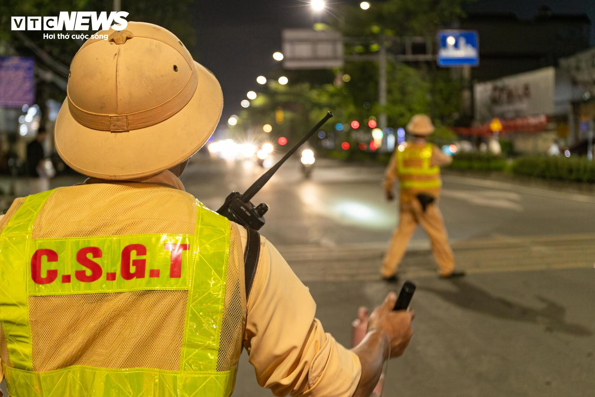 Tài xế vi phạm nồng độ cồn giả vờ mất trí, liên tục nói 'tôi không nhớ gì cả' - 16