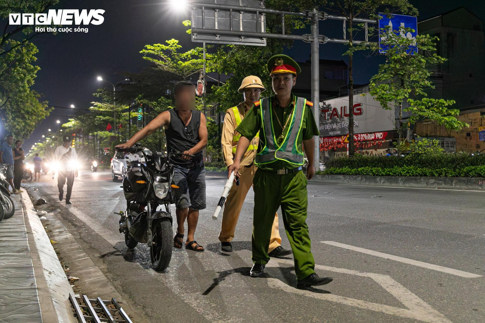 Tài xế vi phạm nồng độ cồn giả vờ mất trí, liên tục nói 'tôi không nhớ gì cả' - 11