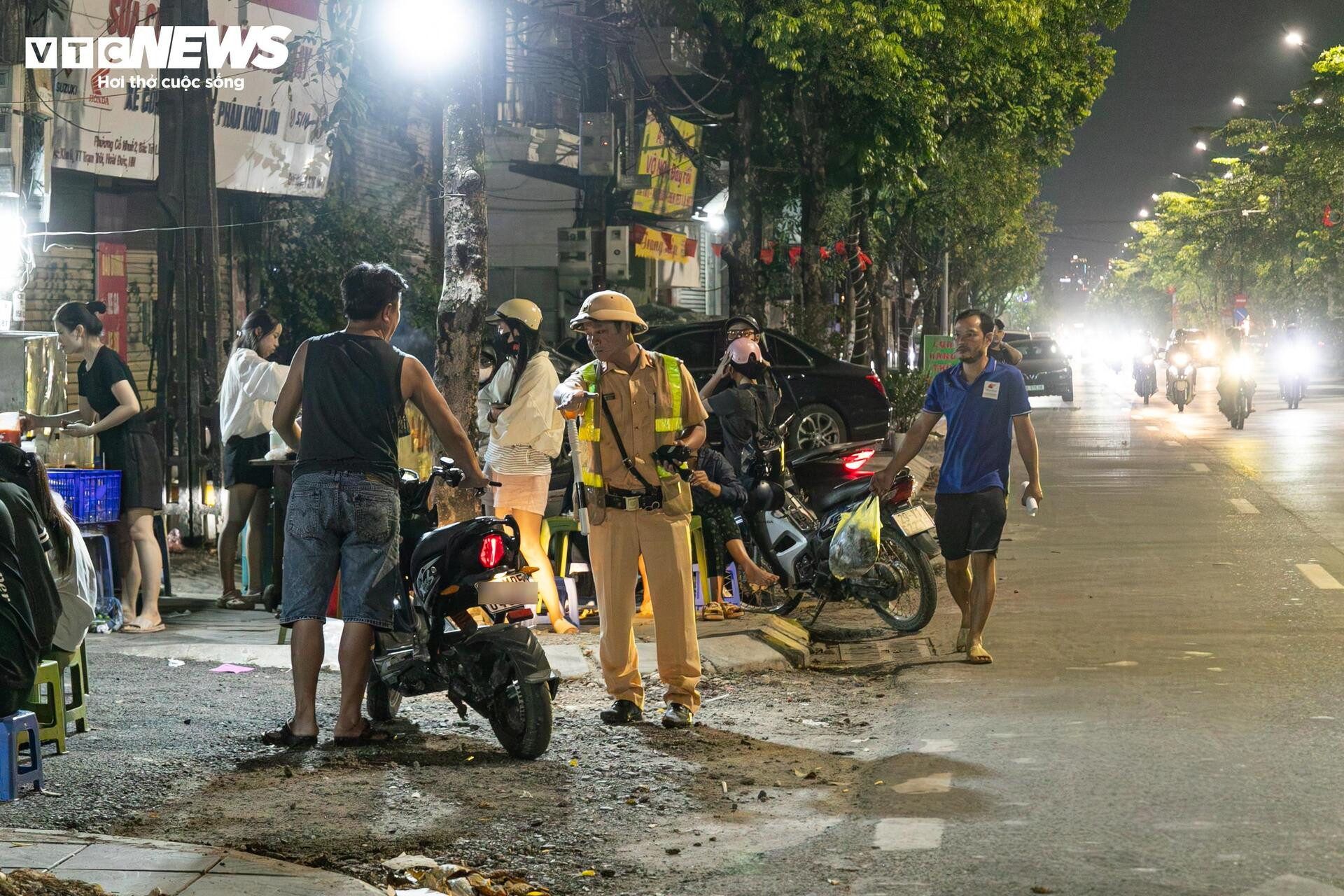 Tài xế vi phạm nồng độ cồn giả vờ mất trí, liên tục nói 'tôi không nhớ gì cả' - 10