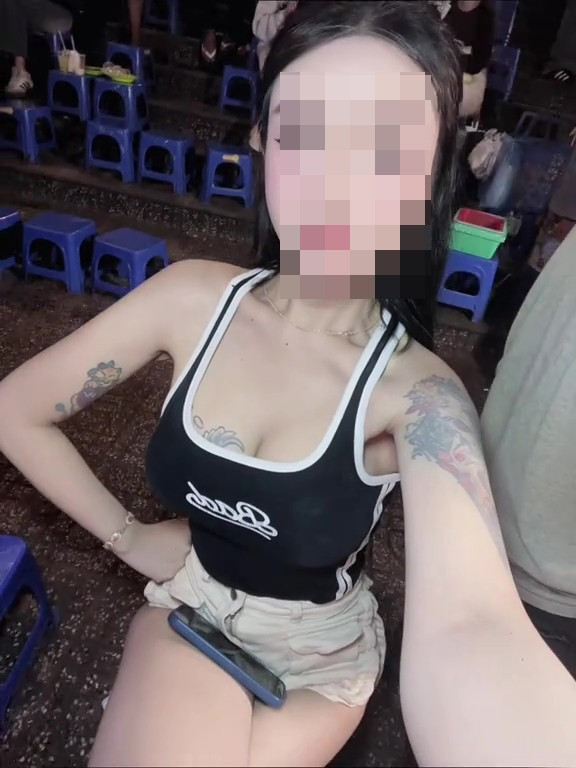 Tình trạng đáng lo của mẹ Ngân 98 sau khi dính líu đến vụ án buôn bán hàng giả của con gái