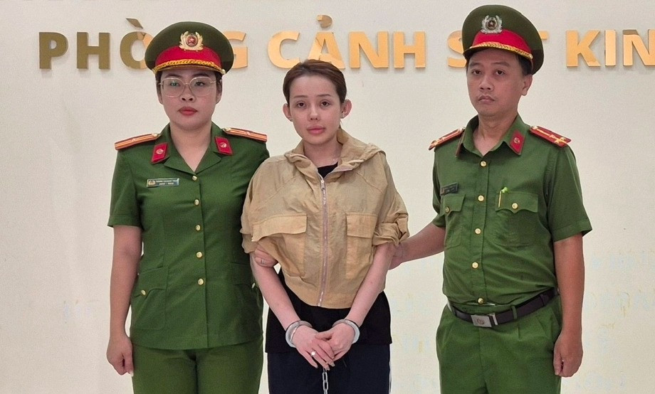 Tình trạng đáng lo của mẹ Ngân 98 sau khi dính líu đến vụ án buôn bán hàng giả của con gái